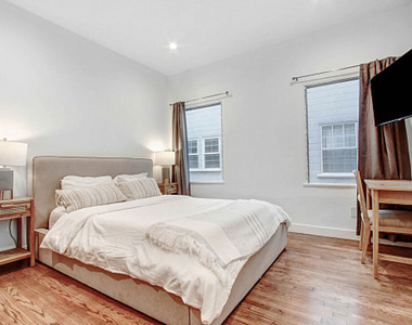434 N Ogden Drive - Photo Thumbnail 4