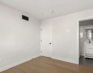 1450 S Crescent Heights Boulevard - Photo Thumbnail 10