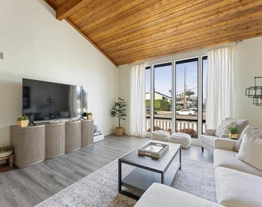 2435 Camino Del Mar - Photo Thumbnail 2