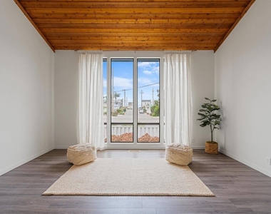 2435 Camino Del Mar - Photo Thumbnail 20
