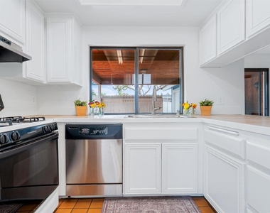 2435 Camino Del Mar - Photo Thumbnail 27