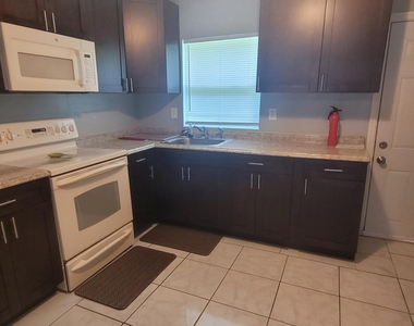2301 Juanita Avenue - Photo Thumbnail 8