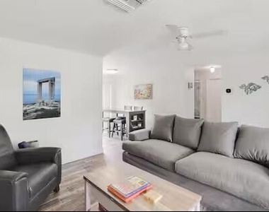 1519 Treemont Avenue - Photo Thumbnail 2