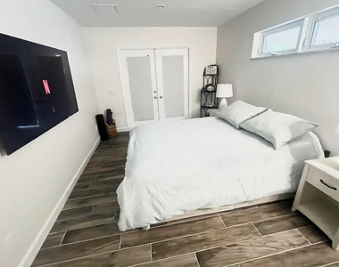 1519 Treemont Avenue - Photo Thumbnail 6