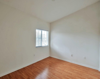 3504 Briar Bay Boulevard - Photo Thumbnail 5