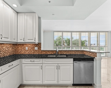 550 Se Mizner Boulevard - Photo Thumbnail 11