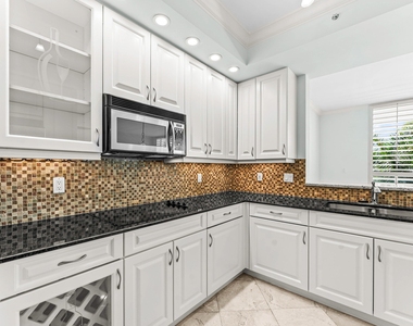 550 Se Mizner Boulevard - Photo Thumbnail 12