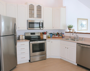 12744 Meadowbreeze Drive - Photo Thumbnail 8
