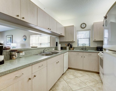 300 Uno Lago Drive - Photo Thumbnail 10