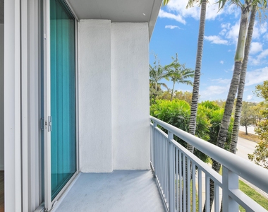 300 S Australian Avenue - Photo Thumbnail 60
