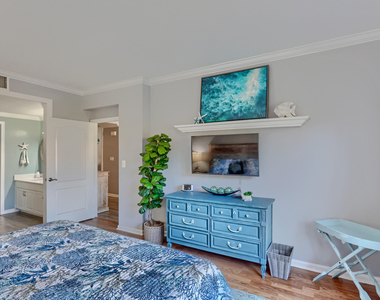 400 Uno Lago Drive - Photo Thumbnail 24