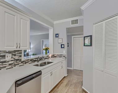 400 Uno Lago Drive - Photo Thumbnail 20