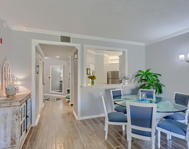 400 Uno Lago Drive - Photo Thumbnail 6