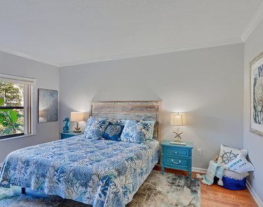 400 Uno Lago Drive - Photo Thumbnail 21