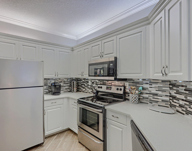 400 Uno Lago Drive - Photo Thumbnail 17