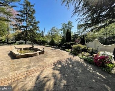 5301 Goldsboro Road - Photo Thumbnail 6