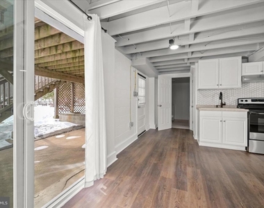 1639 The Strand, Basement Apt. - Photo Thumbnail 13
