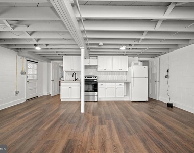1639 The Strand, Basement Apt. - Photo Thumbnail 10