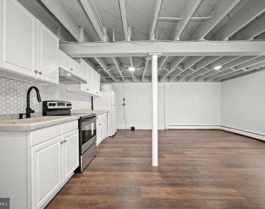 1639 The Strand, Basement Apt. - Photo Thumbnail 11