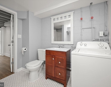 1639 The Strand, Basement Apt. - Photo Thumbnail 16