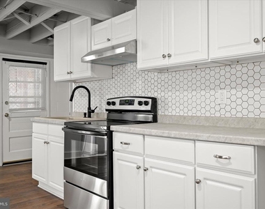 1639 The Strand, Basement Apt. - Photo Thumbnail 9