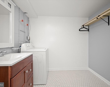 1639 The Strand, Basement Apt. - Photo Thumbnail 17