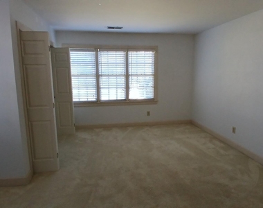 1817 Thorpshire - Photo Thumbnail 29