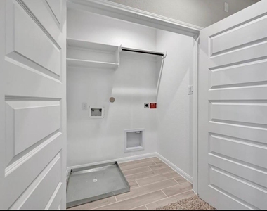 3120 Moontide Lane - Photo Thumbnail 8