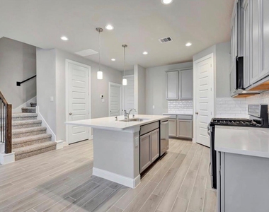 3120 Moontide Lane - Photo Thumbnail 2