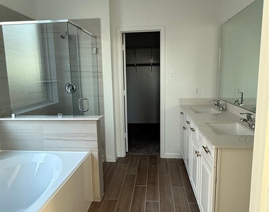 3120 Moontide Lane - Photo Thumbnail 15