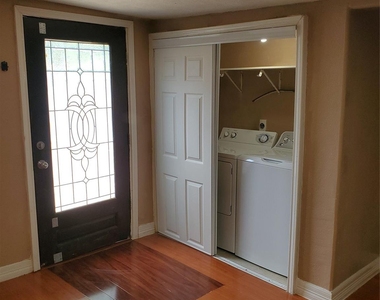 4714 Sharon Street - Photo Thumbnail 4