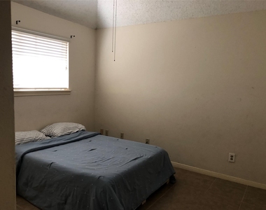 8715 Lawncliff Lane - Photo Thumbnail 13