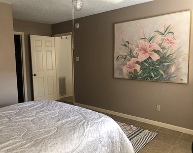 8715 Lawncliff Lane - Photo Thumbnail 8