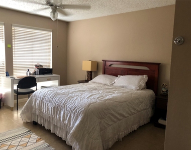 8715 Lawncliff Lane - Photo Thumbnail 7