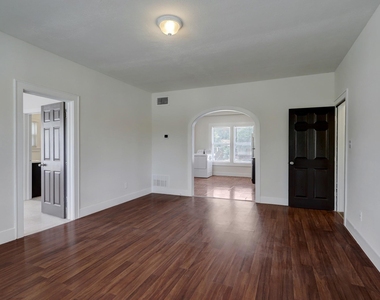 3002 Isabella Street - Photo Thumbnail 9