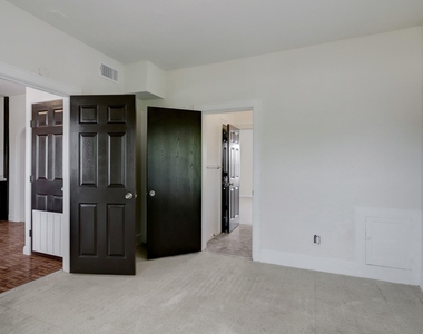 3002 Isabella Street - Photo Thumbnail 15