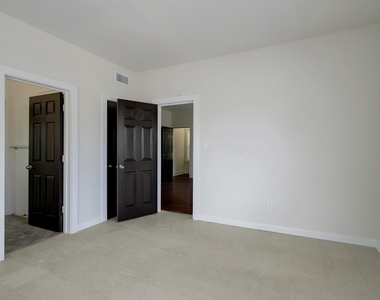 3002 Isabella Street - Photo Thumbnail 11