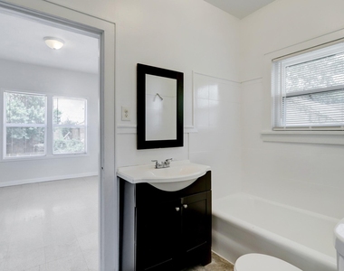3002 Isabella Street - Photo Thumbnail 13