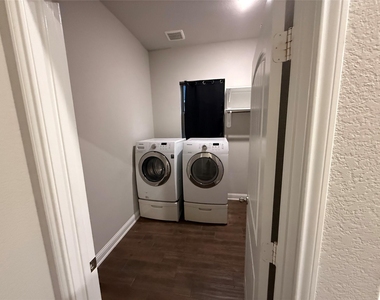 135 Bloomhill Place - Photo Thumbnail 13