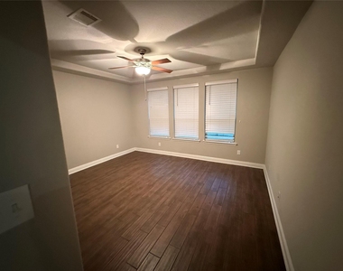 135 Bloomhill Place - Photo Thumbnail 10