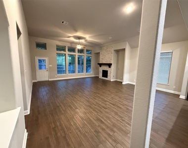 135 Bloomhill Place - Photo Thumbnail 7
