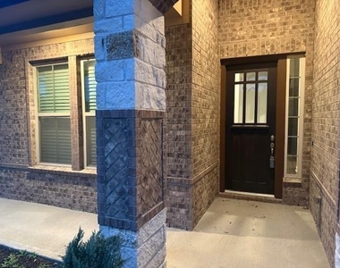 135 Bloomhill Place - Photo Thumbnail 4