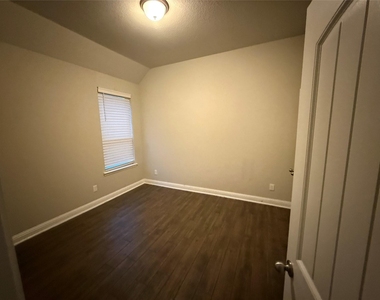 135 Bloomhill Place - Photo Thumbnail 15