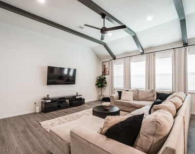 14231 Angelina Drive - Photo Thumbnail 9