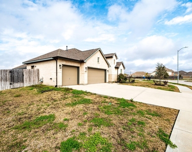 14231 Angelina Drive - Photo Thumbnail 3