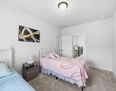 511 Carina Gaze Drive - Photo Thumbnail 31