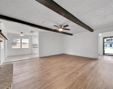 9411 Roos Road - Photo Thumbnail 11