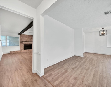 9411 Roos Road - Photo Thumbnail 10