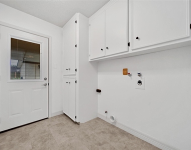 9411 Roos Road - Photo Thumbnail 22