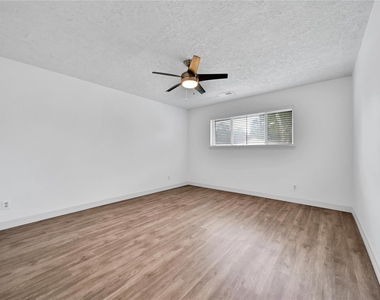 9411 Roos Road - Photo Thumbnail 23